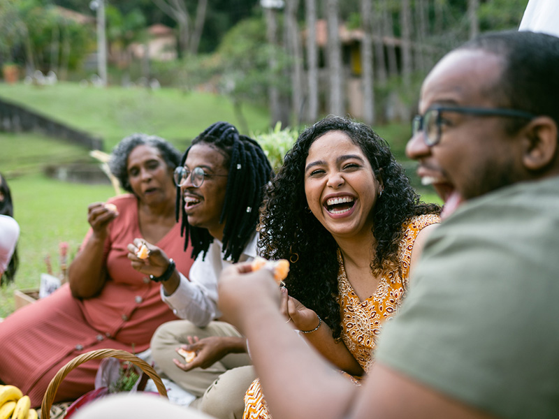 smiling friends picnic